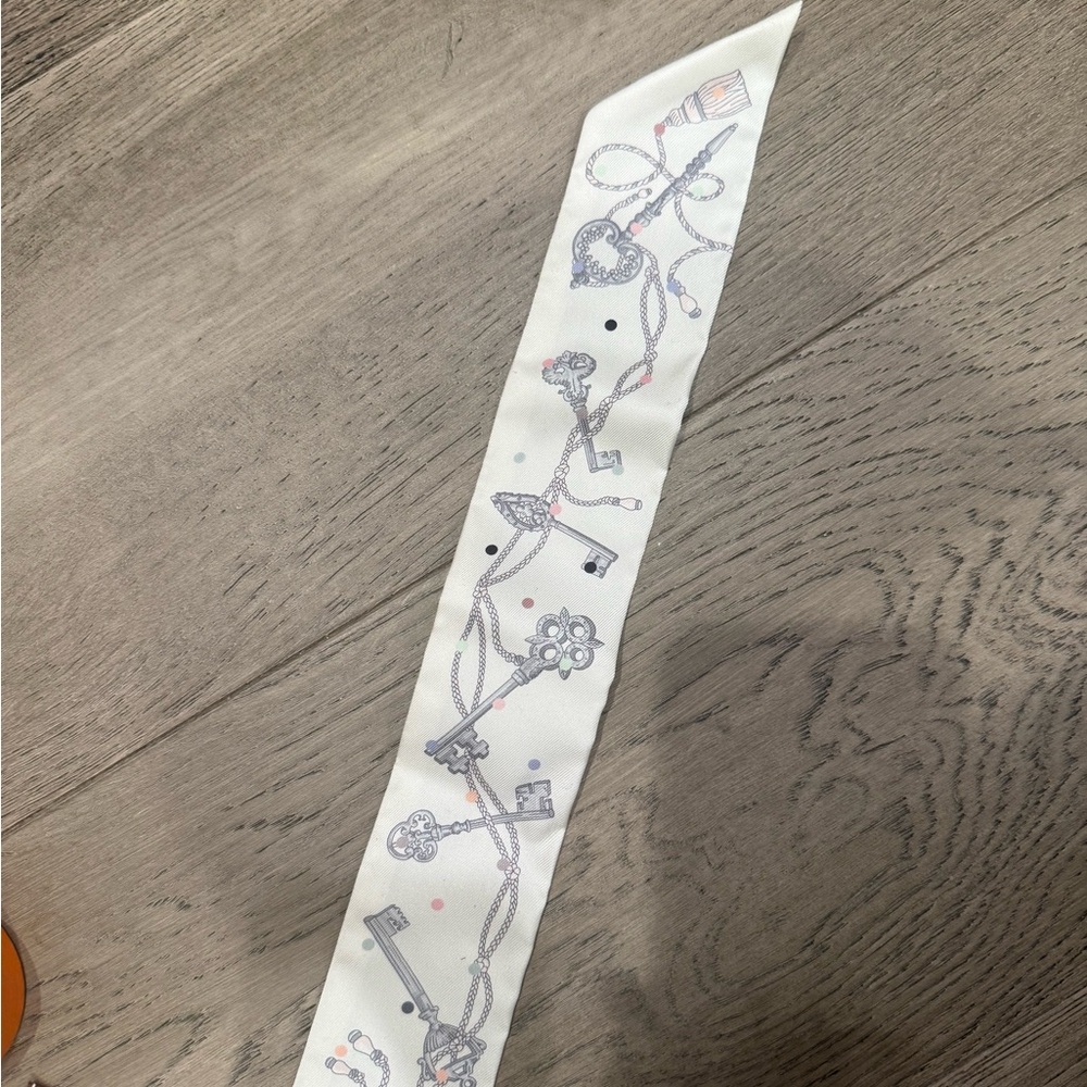 Hermes White and Gray Twilly Scarf - Picture 3 of 3